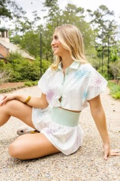 Queen Of Sparkles White Multi Cluster Bubble Top 5 Queen Of Sparkles White Multi Cluster Bubble Top -Queen of Sparkles soelstudio QOSAPRIL 228 07bd3ffe c8a6 4223 8fda 21cbcaac6236